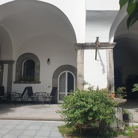 Отель La Casa Delle Camelie Мета Экстерьер фото